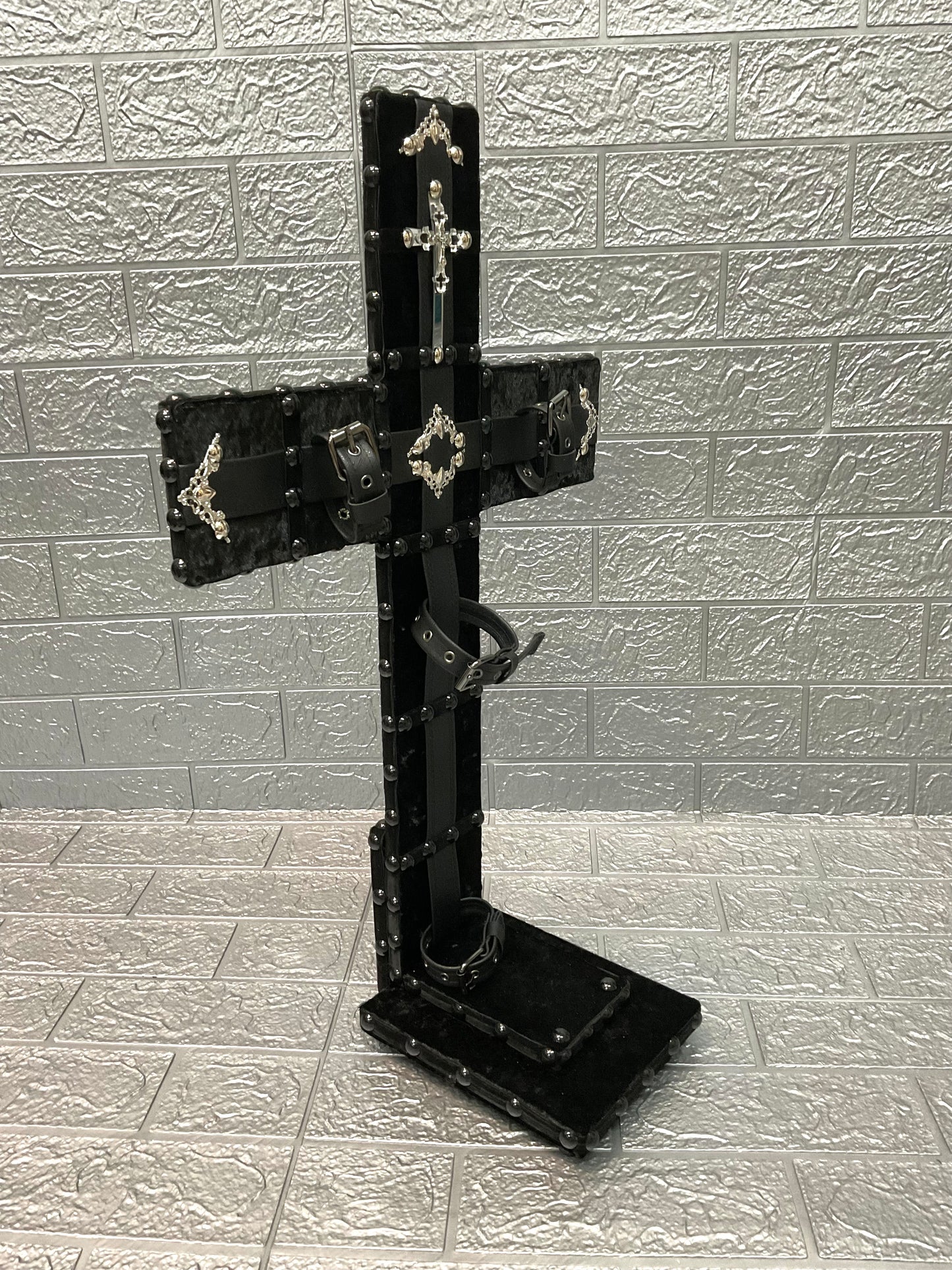 【 Interior Doll ITEM 】 十字架貼り付け Doll Stand <シルバー> ST-002