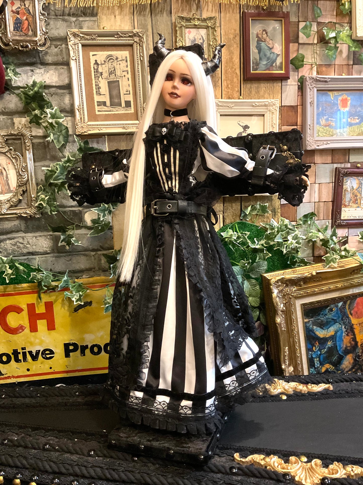 【 Interior Doll ITEM 】 十字架貼り付け Doll Stand <シルバー> ST-002