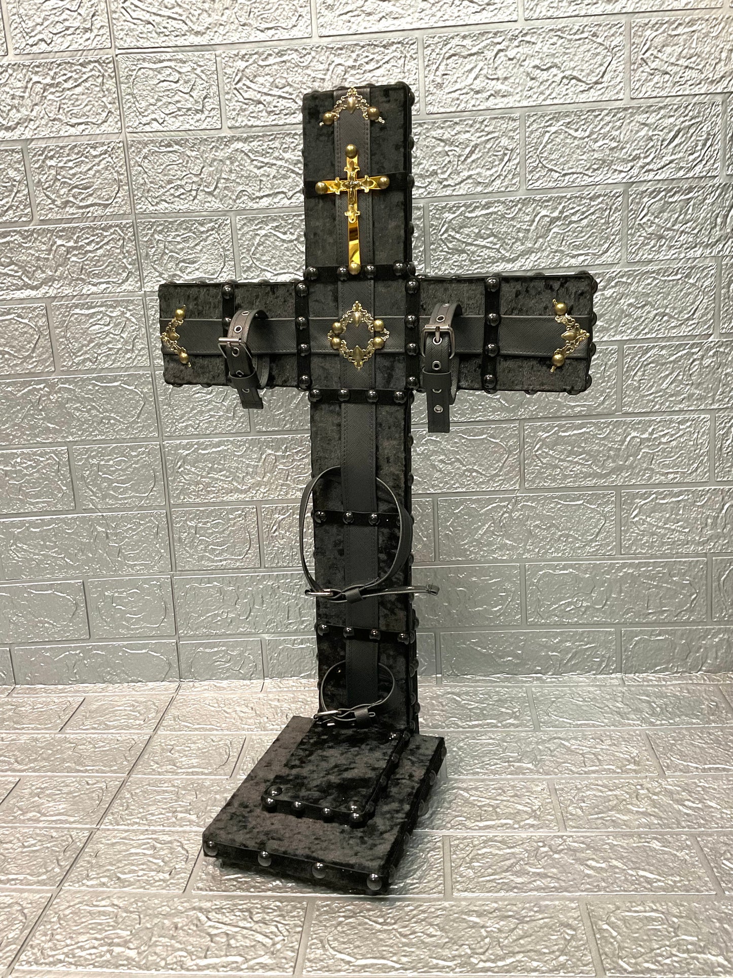 【 Interior Doll ITEM 】 十字架貼り付け Doll Stand <ゴールド> ST-001