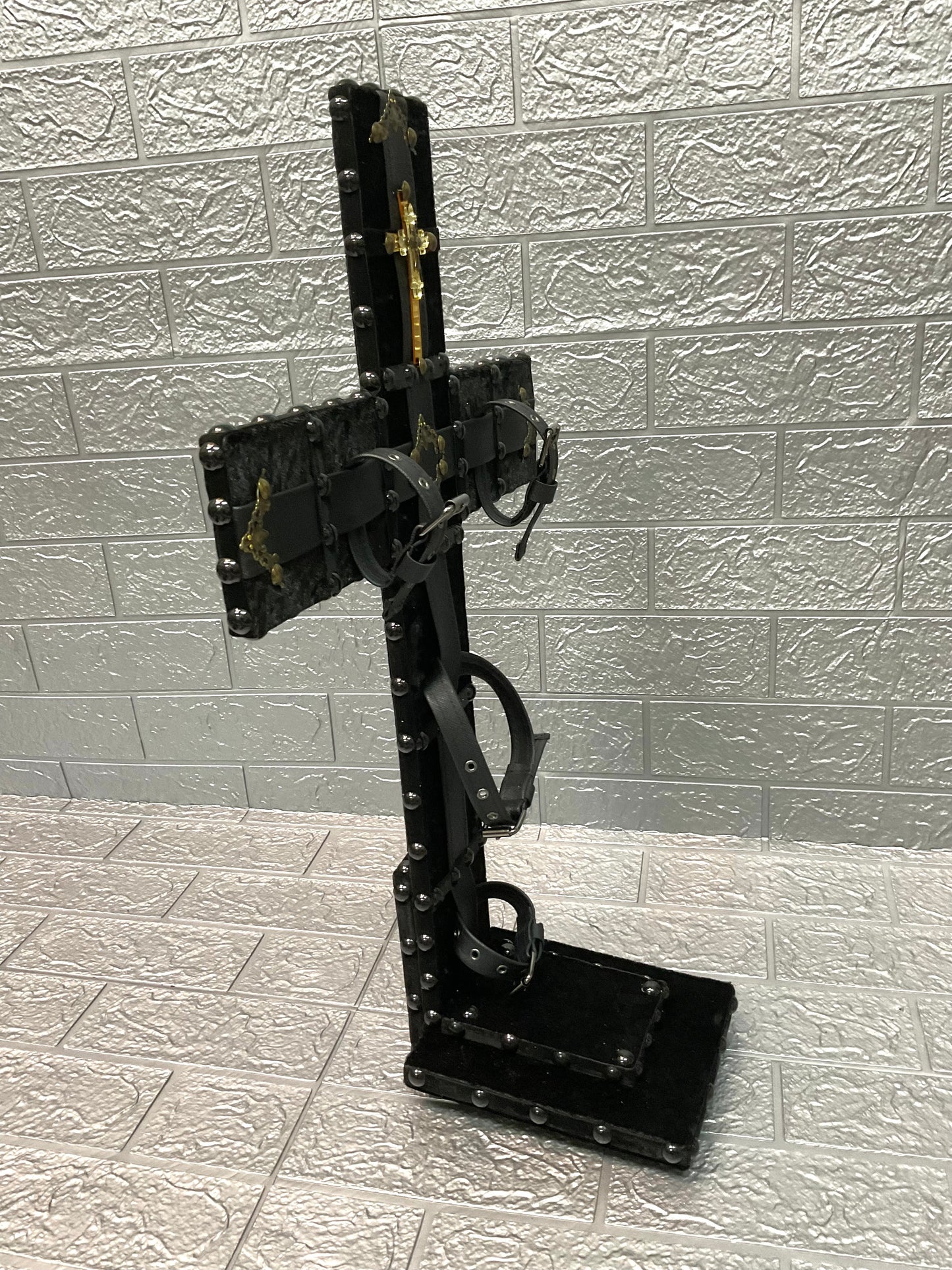 【 Interior Doll ITEM 】 十字架貼り付け Doll Stand <ゴールド> ST-001