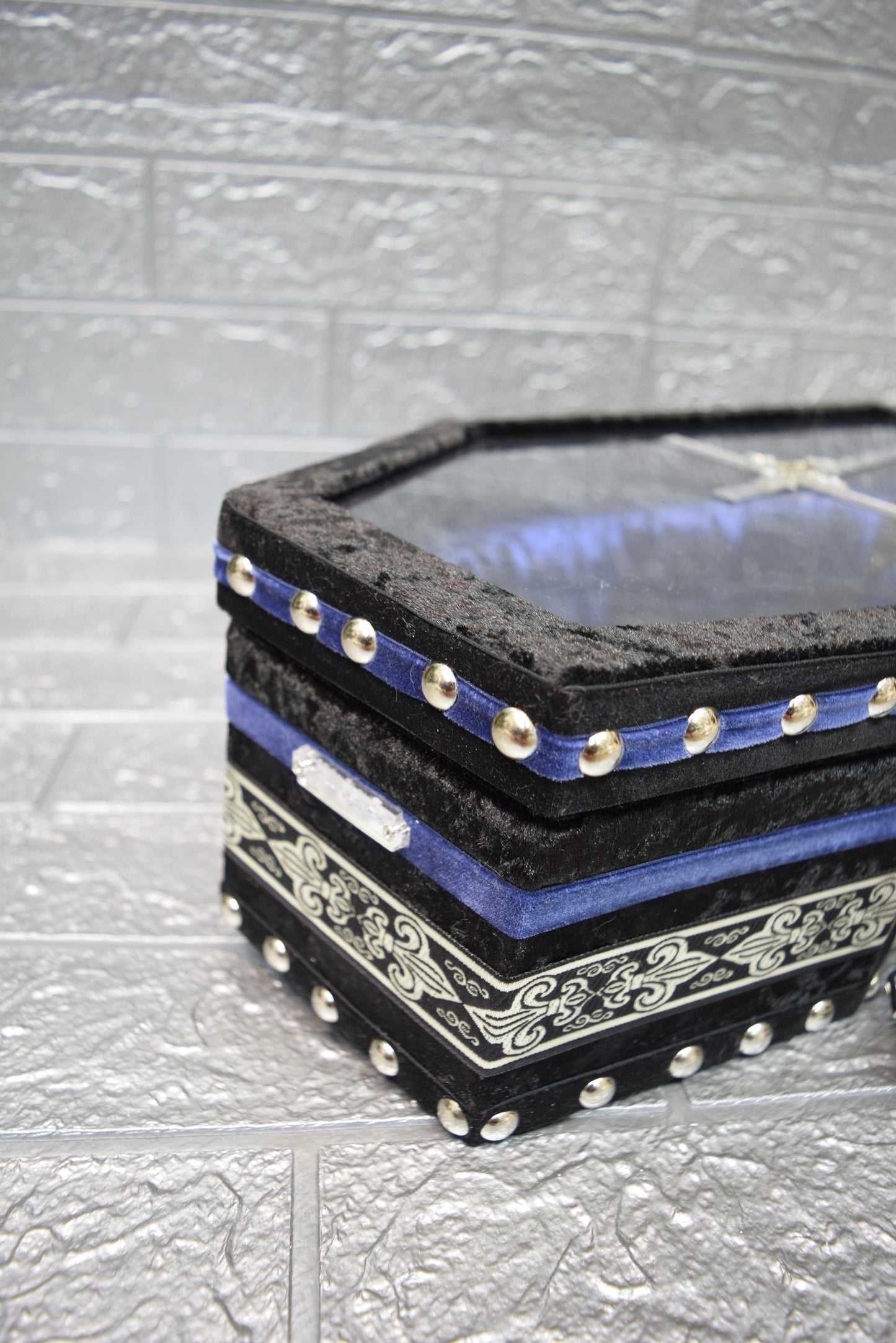 【 One-of-a-kind 一点物棺 】 内寸36cm サイズ アクリル扉 ポシェットタイプ DOLL Coffin <No.010-36 >