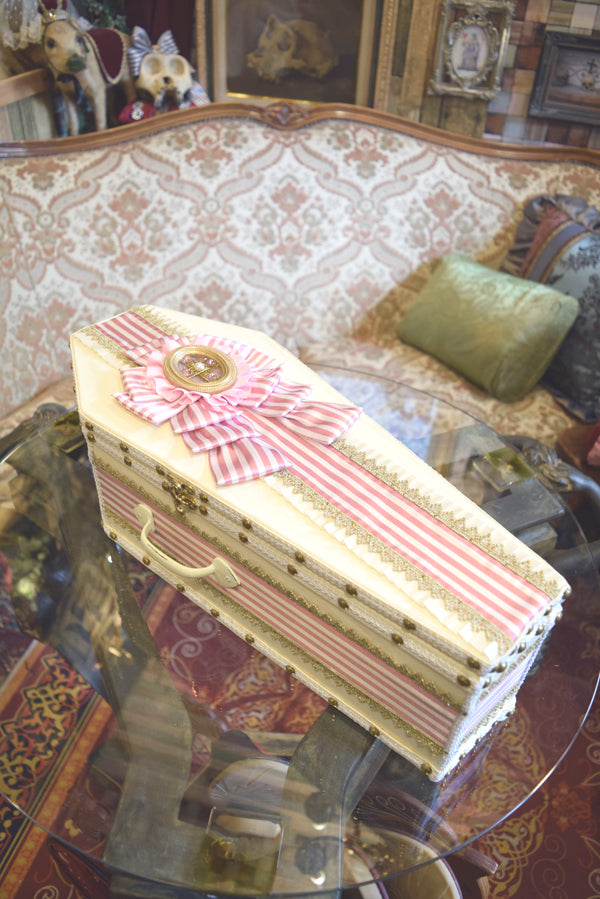 【Outlet棺/展示品】45㎝(内寸42㎝)デコレーションDoll Coffin BOX<ホワイト>OT-NO.003