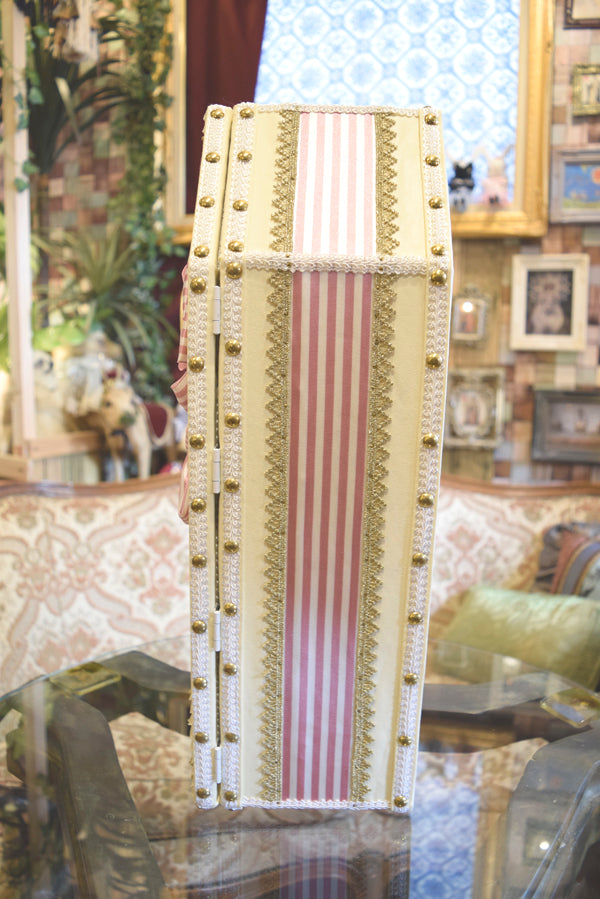 【Outlet棺/展示品】45㎝(内寸42㎝)デコレーションDoll Coffin BOX<ホワイト>OT-NO.003