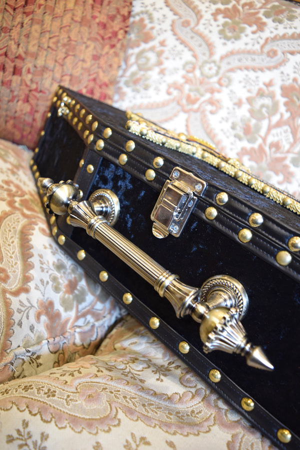 【Outlet棺/展示 試作品】ヴァイオリンケース Coffin BOX <ブラックベロア/内装ワインレッドベロア>OT-NO.007